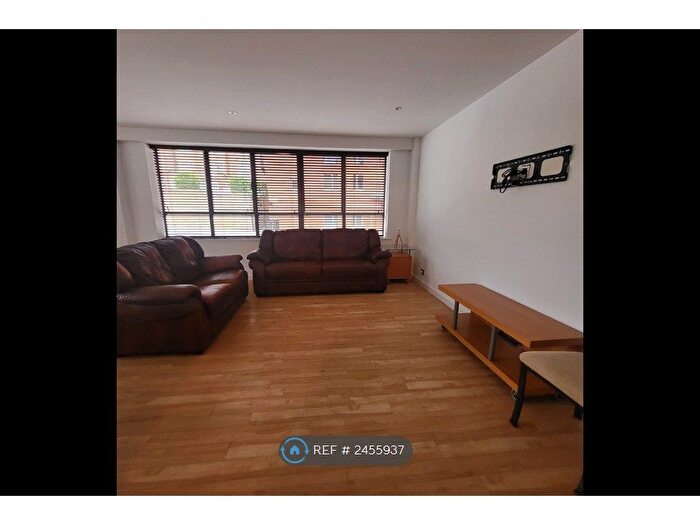 2 Bedroom Flat To Rent In Parkgate, Nottingham, NG1