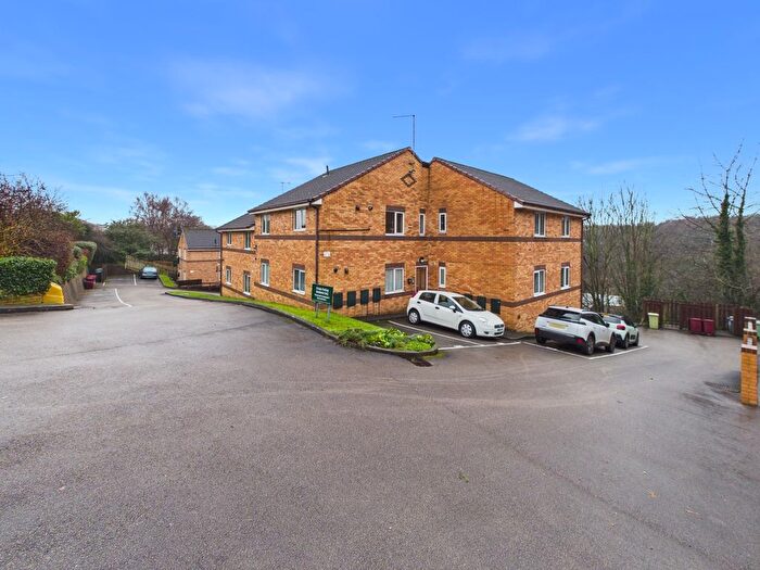 2 Bedroom Flat For Sale In Snape Hill Crescent, Dronfield, Derbyshire, S18