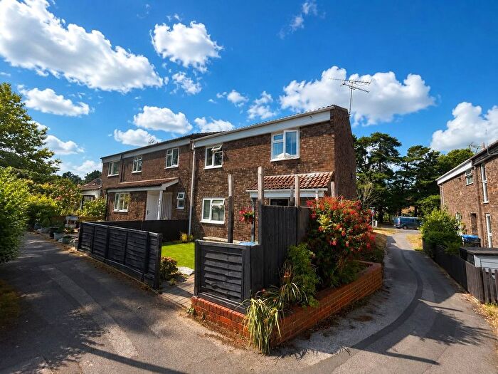 3 Bedroom End Of Terrace House For Sale In Oakdale, Bracknell, Berkshire, RG12