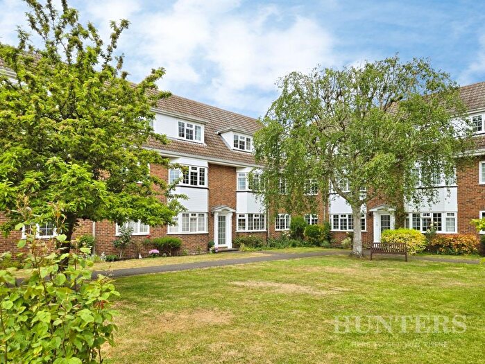 2 Bedroom Flat For Sale In Sycamore Close, Carshalton, SM5