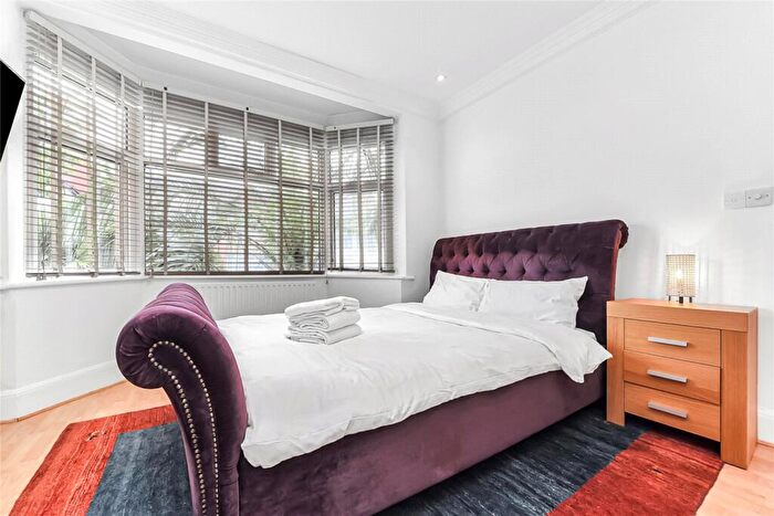 5 Bedroom Semi-Detached House To Rent In Glebe Crescent, London, NW4
