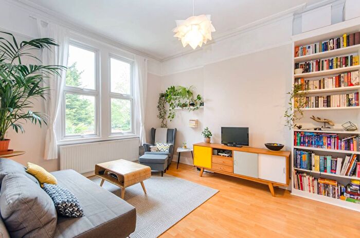 2 Bedroom Flat For Sale In Anson Road, Mapesbury Estate, London, NW2