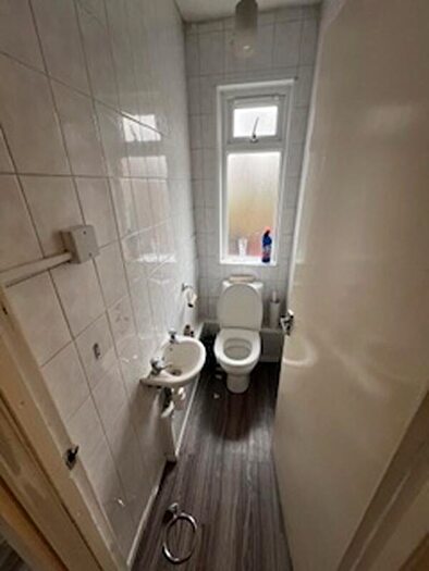 5 Bedroom Semi Detached House To Rent In The Turnways, Headingley, Leeds, LS6