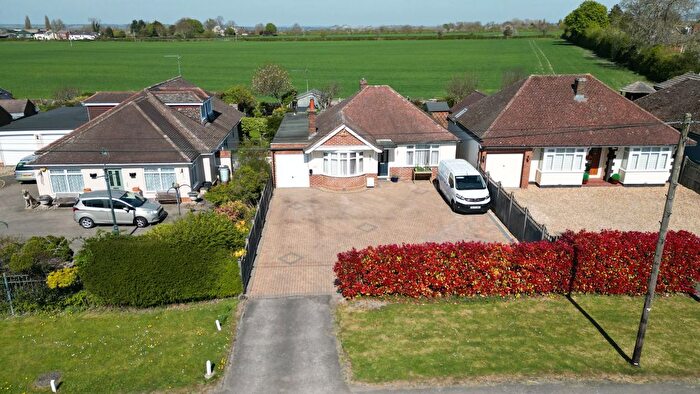 3 Bedroom Bungalow For Sale In London Road, Aston Clinton, Hemel Hempstead, Buckinghamshire, HP22