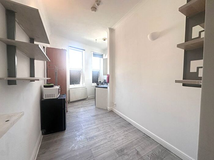 Studio To Rent In Finchley Road, London, NW3