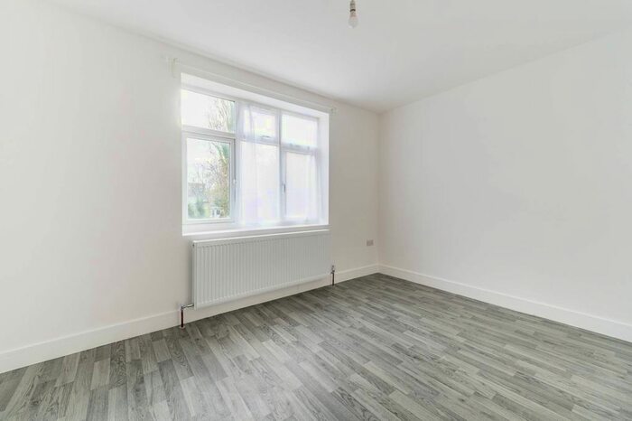 Studio To Rent In Headstone Gardens, Harrow, HA2