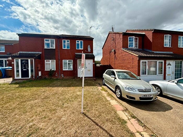 2 Bedroom House To Rent In Bunting Road, Luton, LU4