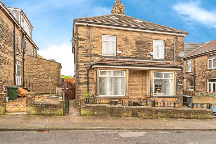 4 Bedroom Semi-Detached House For Sale In Sunny Bank Avenue, Bradford, BD5