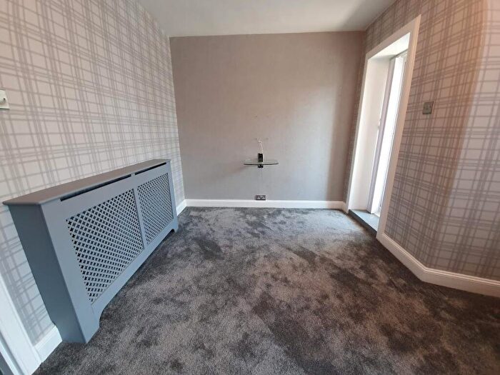 2 Bedroom Flat To Rent In Croftfoot Street, Castlemilk, Glasgow, G45