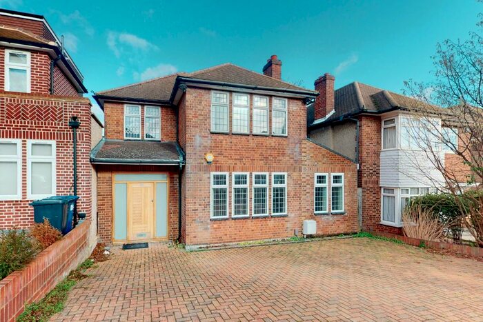 4 Bedroom Detached House To Rent In Tenterden Gardens, Hendon, NW4