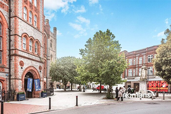 2 Bedroom Flat To Rent In Friar Street, Reading, Berkshire, RG1