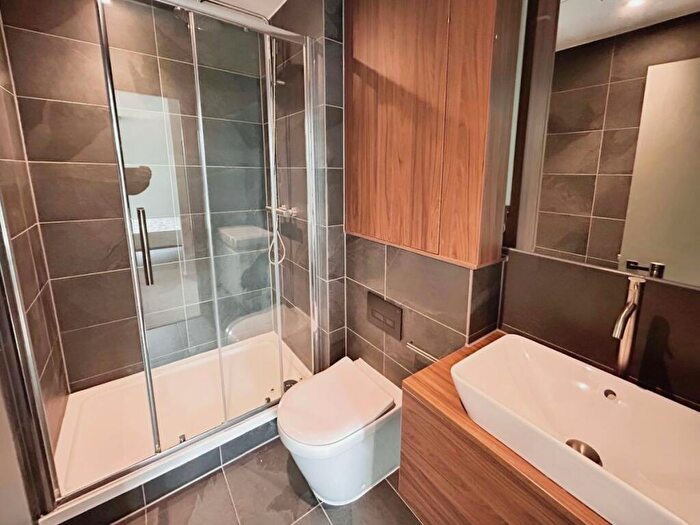 2 Bedroom Apartment To Rent In St Georges Gardens, M15