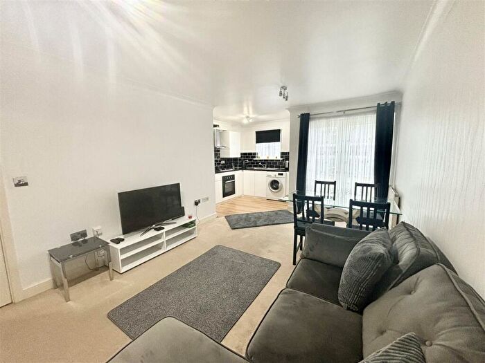 2 Bedroom Flat For Sale In Gower Place, Fleming Road, Chafford Hundred, RM16