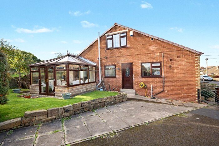 3 Bedroom Bungalow For Sale In Lindale Garth, Kirkhamgate, Wakefield, West Yorkshire, WF2