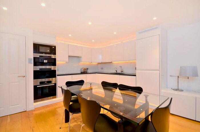 3 Bedroom Flat To Rent In Queensborough Terrace, Bayswater, London, W2