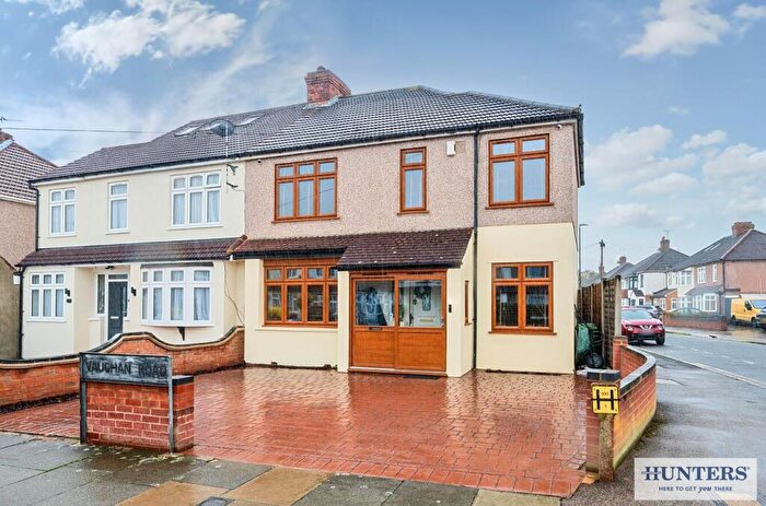 4 Bedroom Semi-Detached House For Sale In Vaughan Road, Welling, DA16