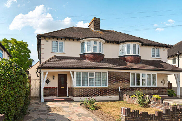 3 Bedroom Semi Detached House For Sale In Cornwallis Avenue, New Eltham, SE9