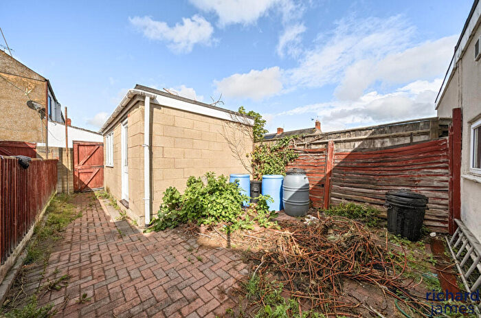 3 Bedroom Terraced House For Sale In Beatrice Street, Gorse Hill, Swindon, SN2