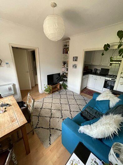 1 Bedroom Flat To Rent In Bedroom Flat – Gibson Gardens, Stoke Newington, N16