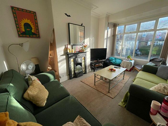 6 Bedroom Terraced House To Rent In Newport Gardens, Headingley, Leeds, LS6