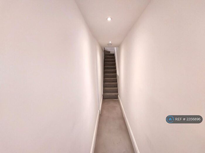 1 Bedroom Flat To Rent In Albion Street, Swindon, SN1