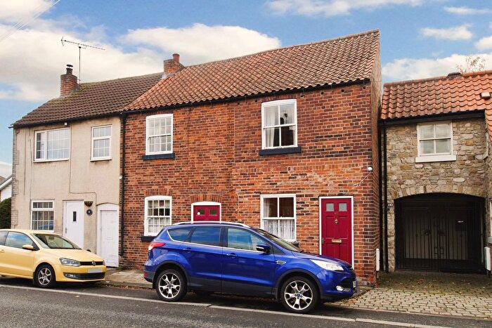 3 Bedroom Semi Detached House For Sale In Northgate, Tickhill, Doncaster, DN11