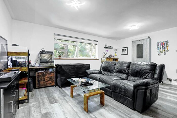 2 Bedroom Flat For Sale In Bourne Close, Ware, SG12