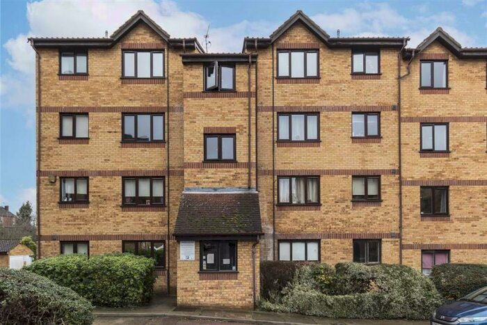 2 Bedroom Flat To Rent In Cornmow Drive, Dollis Hill, NW10