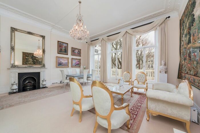 2 Bedroom Flat To Rent In Earl's Court Square, London, SW5