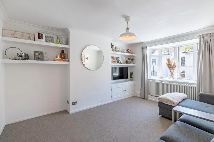 2 Bedroom Flat To Rent In The Sandhills, Limerston Street, Kensington And Chelsea, London, SW10