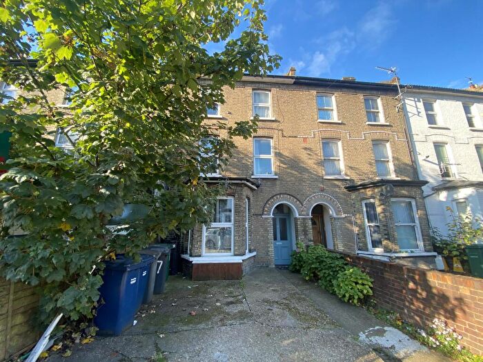 2 Bedroom Flat For Sale In Flat B, Lichfield Road, Cricklewood, London, NW2