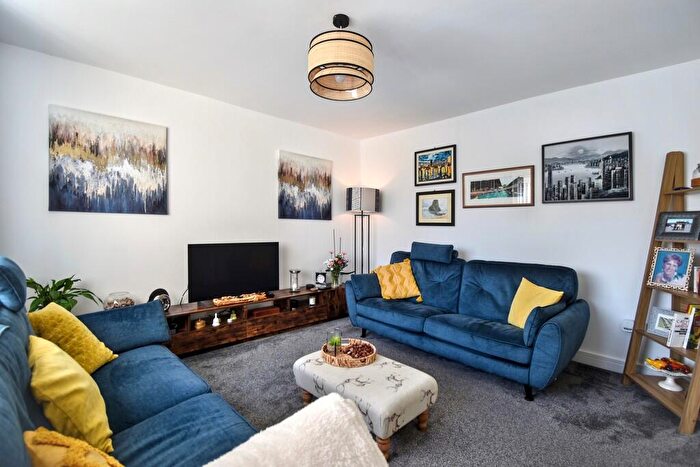 3 Bedroom Link Detached House For Sale In Hawker Drive, Louth, LN11