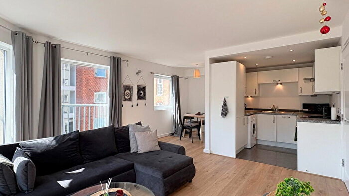 2 Bedroom Apartment To Rent In Conant House, Pelling Street, London, E14