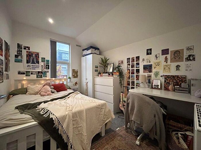 6 Bedroom Semi Detached House To Rent In Rothesay Avenue, Nottingham, NG7