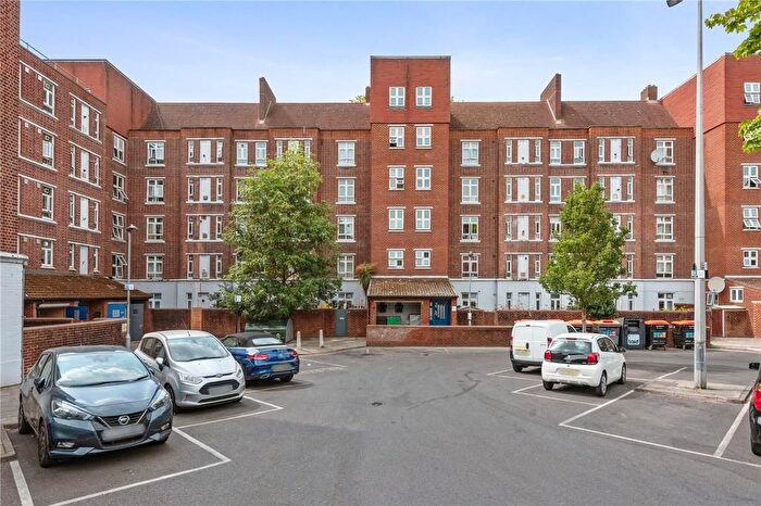 2 Bedroom Flat To Rent In Cazenove Road, London, N16