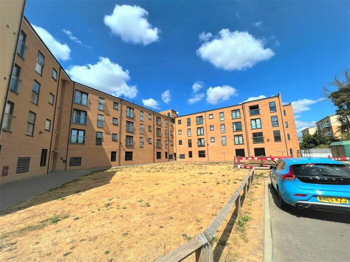 2 Bedroom Flat To Rent In Dock Road, Thurrock, RM18