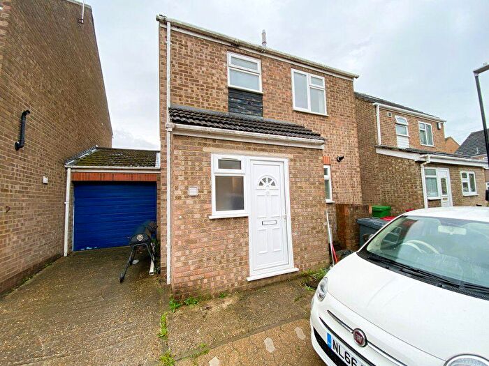 3 Bedroom House To Rent In Rochford Gardens, SL2
