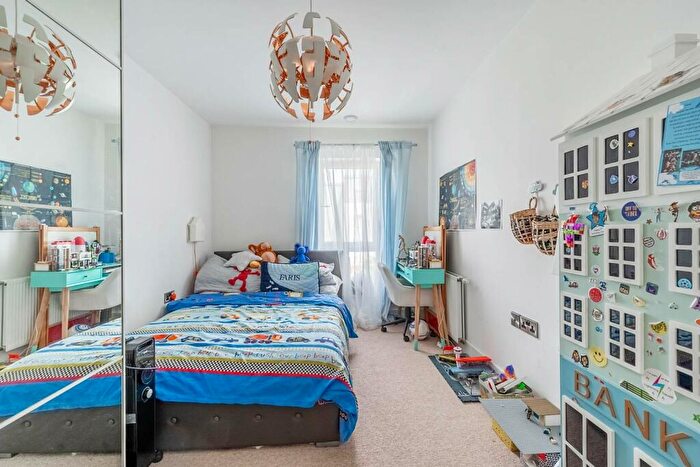 2 Bedroom Flat For Sale In Tranquil Lane, South Harrow, Harrow, HA2