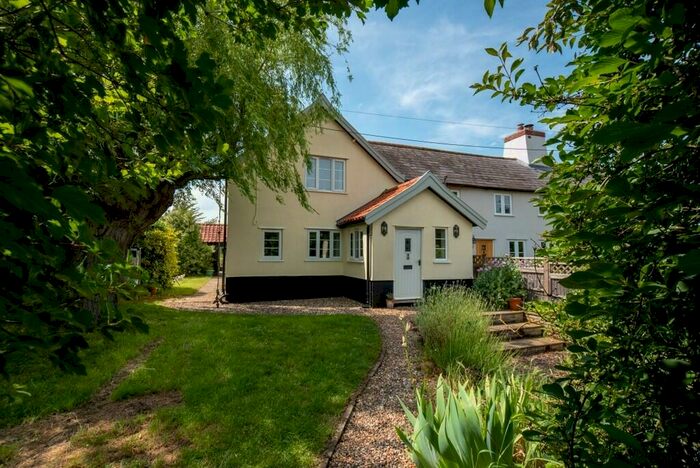 3 Bedroom Semi-Detached House For Sale In Thelnetham, IP22