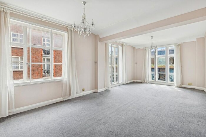 2 Bedroom Flat For Sale In Hertford Street, London, W1J