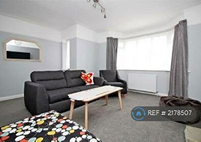 2 Bedroom Maisonette To Rent In Springfield Close, Stanmore, HA7