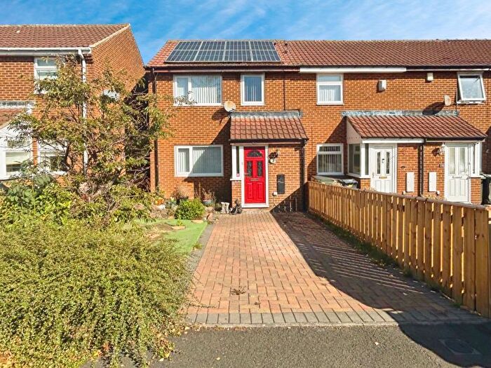 3 Bedroom Semi-detached House For Sale In Amberley Chase, Newcastle Upon Tyne, NE12