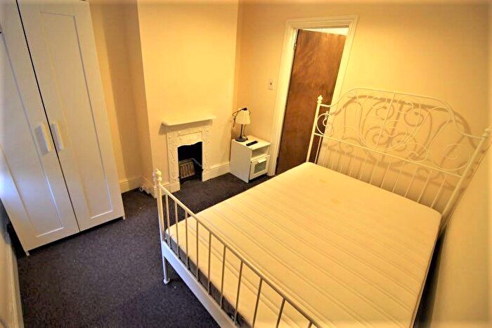 1 Bedroom House Of Multiple Occupation To Rent In En-suite Room To Rent Lincoln Street, Town Centre, SN1