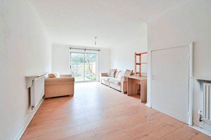 4 Bedroom Terraced House To Rent In Canterbury Place, Elephant And Castle, London, SE17