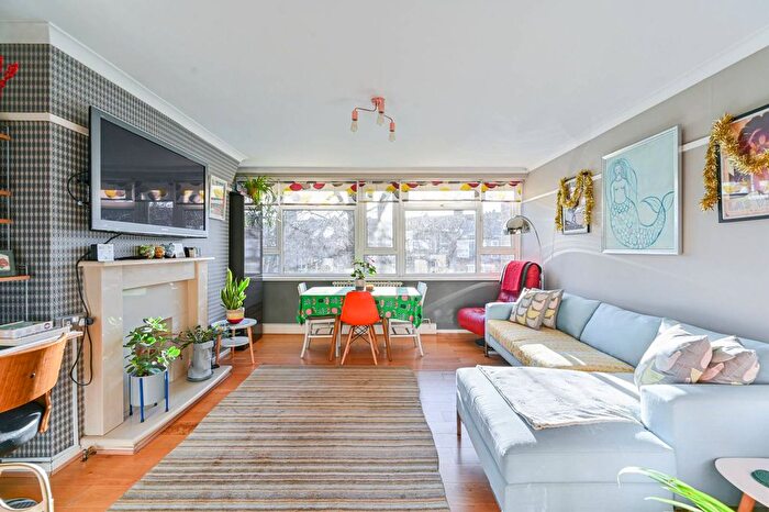 2 Bedroom Flat To Rent In Greenwich High Road, Greenwich, London, SE10