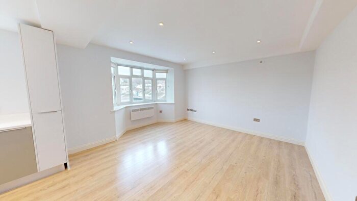 1 Bedroom Flat To Rent In Western Road, City Centre, Brighton, BN1