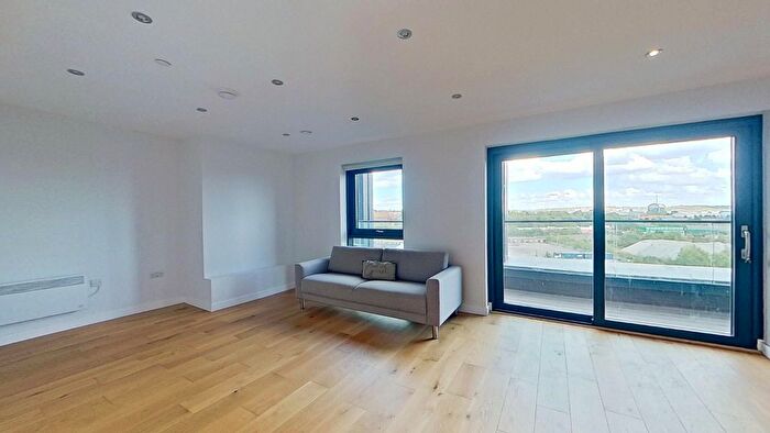 3 Bedroom Flat To Rent In Goodman Street, Leeds, LS10