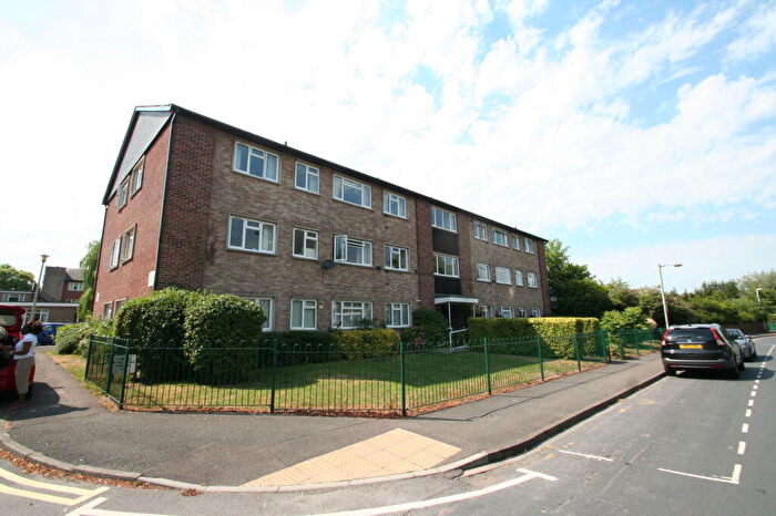 2 Bedroom Flat To Rent In Link Road, Newbury, RG14