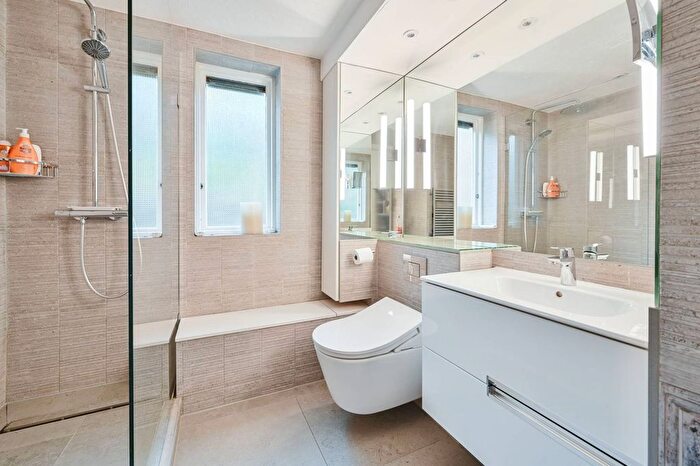 1 Bedroom Flat To Rent In Ridgmount Street, Bloomsbury, London, WC1E