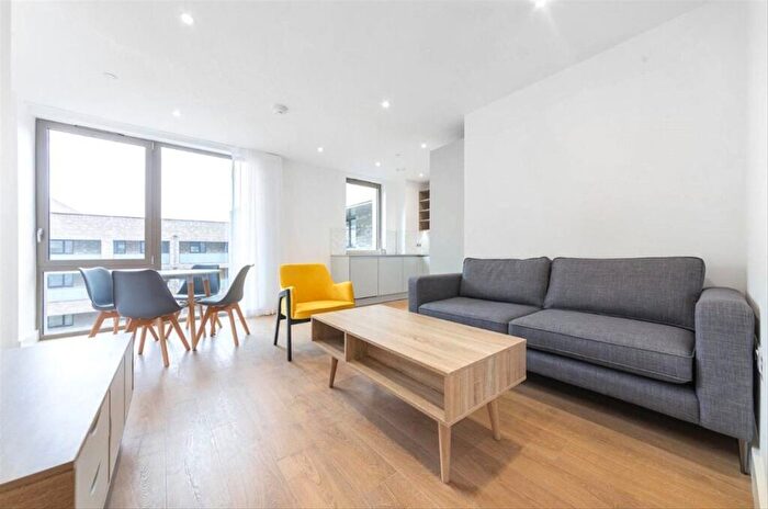 1 Bedroom Flat To Rent In New Village Avenue, Canary Wharf, E14